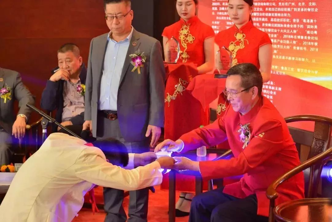师徒互勉，仁义共进—利永周大师第二次授徒仪式隆重举行！