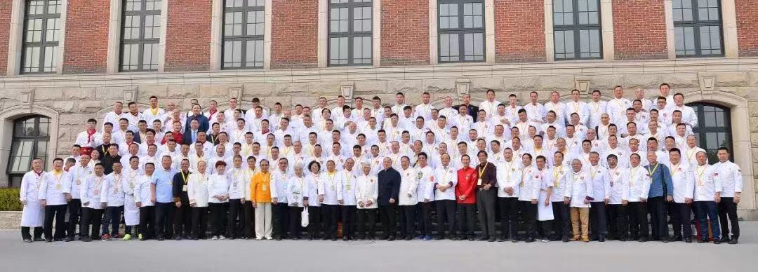 首届中国烹饪艺术师门大会圆满成功，利永周师门荣膺“中国烹饪艺术百佳师门”称号