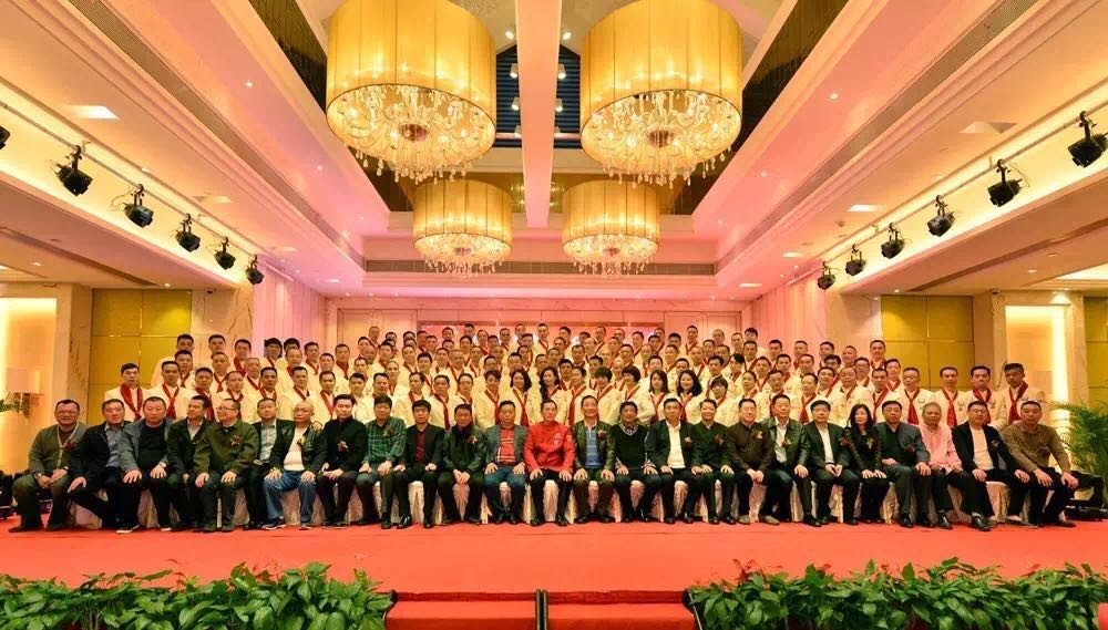 首届中国烹饪艺术师门大会圆满成功，利永周师门荣膺“中国烹饪艺术百佳师门”称号